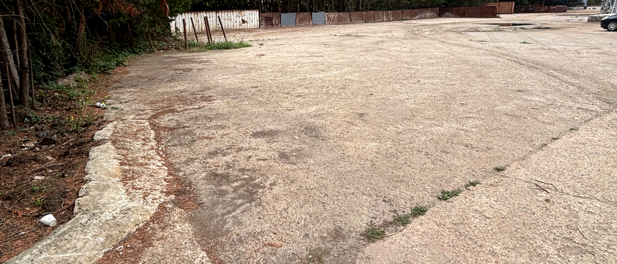 Le terrain du parking Fly Park à Beauvais-Tillé en fin de journée